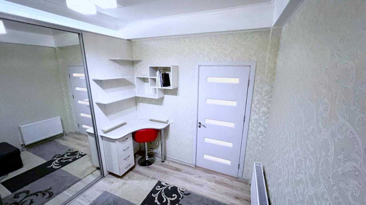 Apartament De Lux Cu 2 Camere Si Living Chişinău Extérieur photo