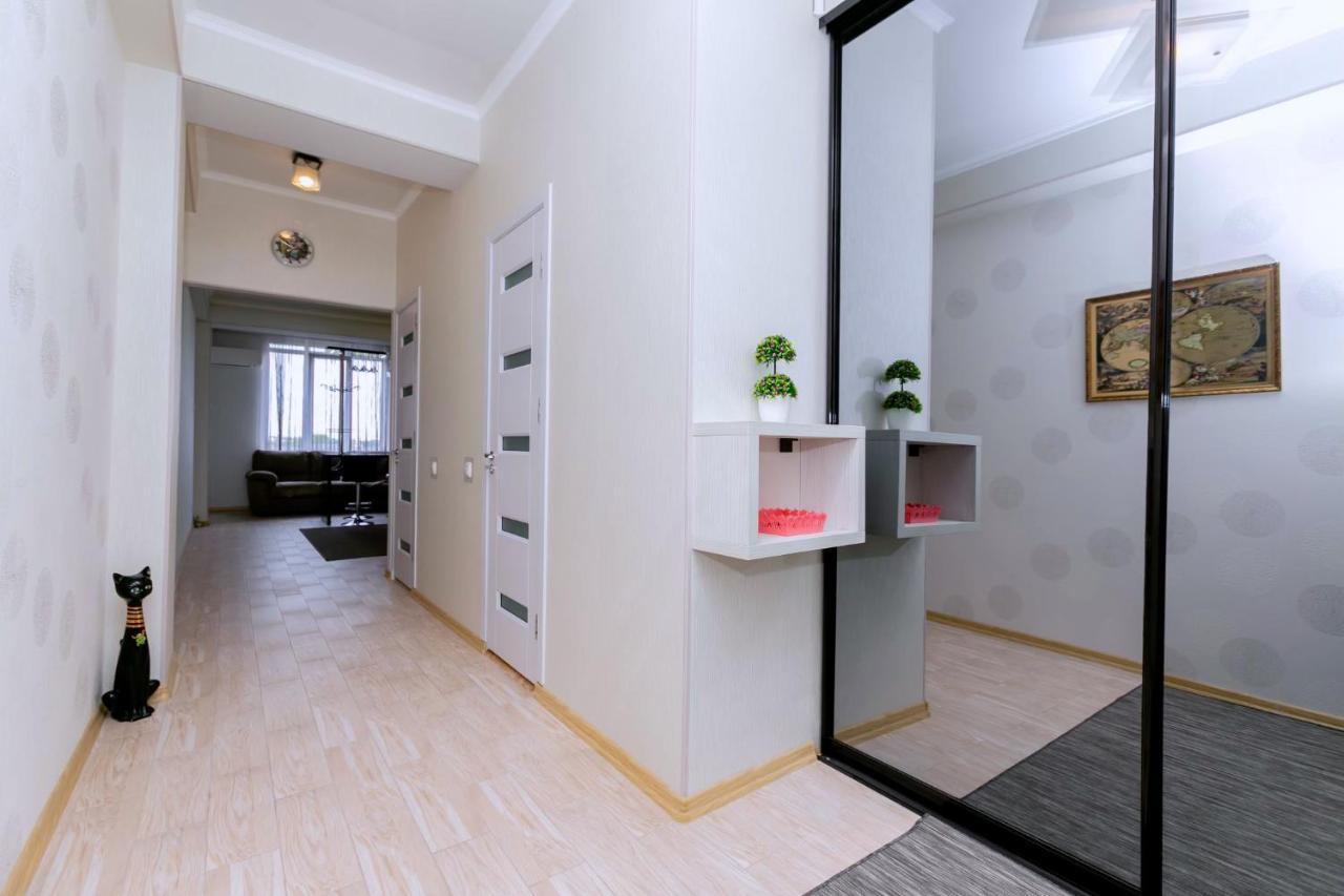 Apartament De Lux Cu 2 Camere Si Living Chişinău Extérieur photo